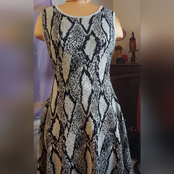 NWT Torrid Snake Print Knit Dress Size 0 L 12 (tagged) Rayon Stretch - Picture 2 of 13